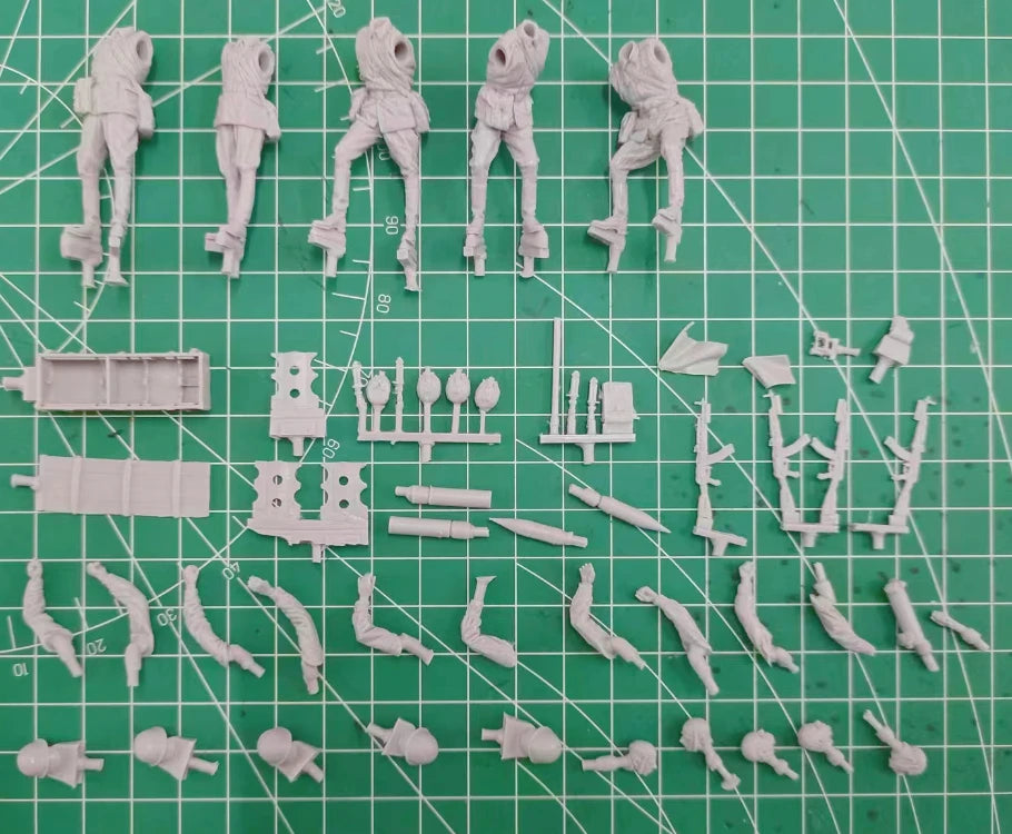 1/35 WWII Soviet Artillery Gun Crew, 5 Figures, Resin Model Figure Kit, Unassembled and Unpainted