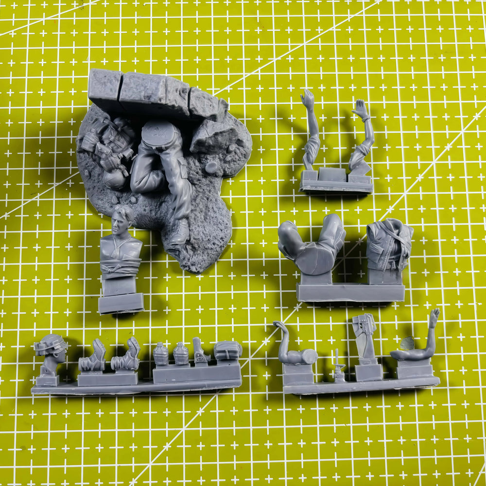 1/35 Modern Combat, 2 Figures, Resin Model Diorama Kit, Unassembled and Unpainted