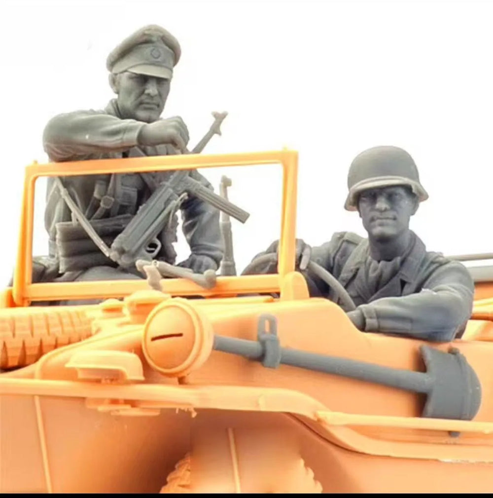 1/35 WWII German Soldiers in Vehicle, 2 Figures, Resin Model Figure Kit, Unassembled and Unpainted