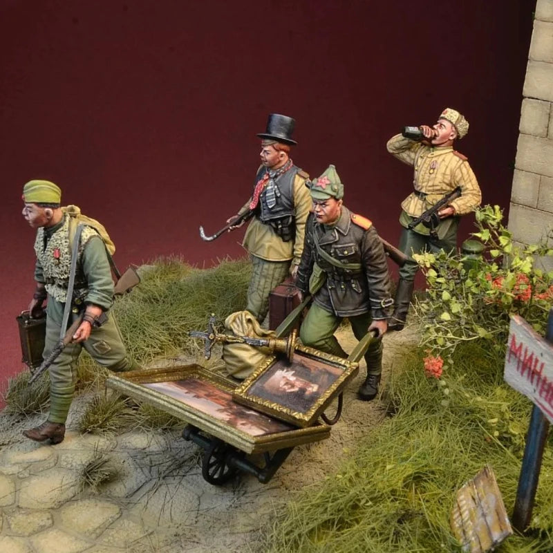1/35 WWII Soviet Rear Troops Supply Cart, 4 Figures, Resin Model Figure Kit, Unassembled and Unpainted