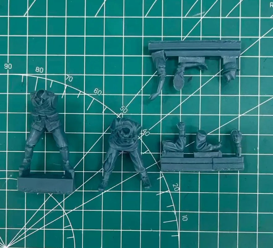 1/35 WWII Soviet Medic & Wounded, 2 Figures, Resin Model Figure Kit, Unassembled and Unpainted