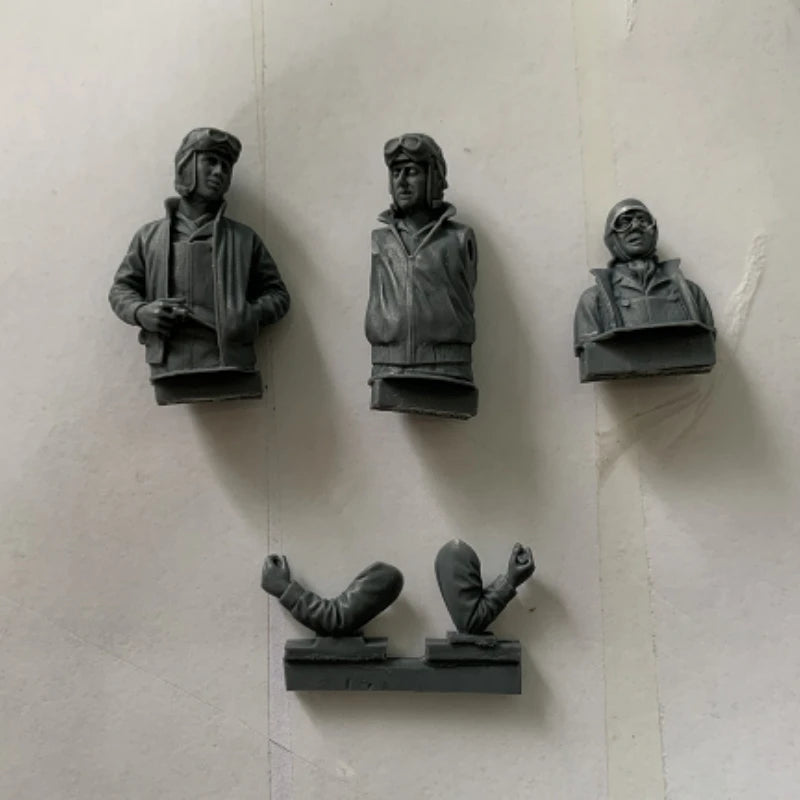 1/35 WWII American Pilots in Flight Jackets, 3 Figures, Resin Model Figure Kit, Unassembled and Unpainted