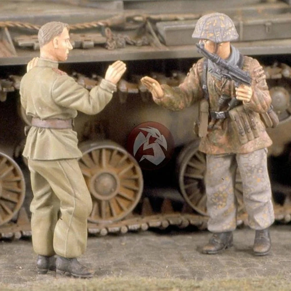 1/35 WWII Soviet Tanker, 2 Figures, Resin Model Figure Kit, Unassembled and Unpainted