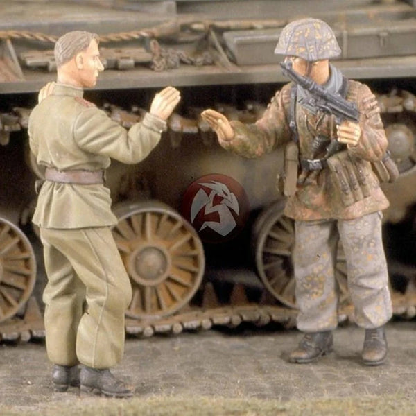 1/35 WWII Soviet Tanker, 2 Figures, Resin Model Figure Kit, Unassembled and Unpainted