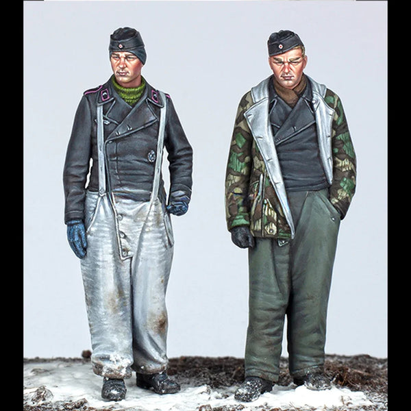 1/35 WWII German Panzer Crew in Coveralls and Camo, 2 Figures, Resin Model Figure Kit, Unassembled and Unpainted