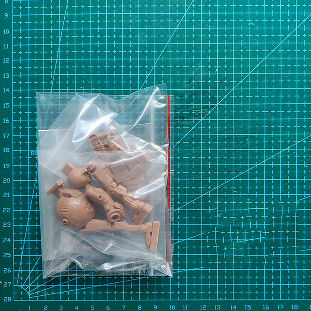 1/24 Female Soldier with Robot, Resin Model Figure Kit, Sci-Fi Theme, Unassembled and Unpainted