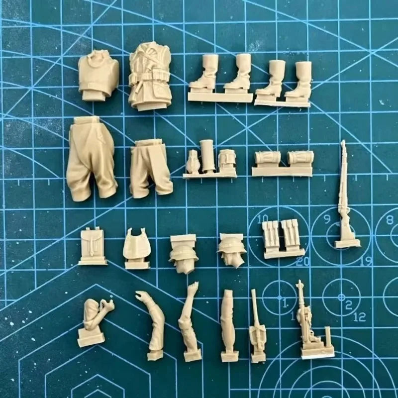 1/35 WWII German Wehrmacht Officer & Soldier, 2 Figures, Resin Model Figure Kit, Unassembled and Unpainted