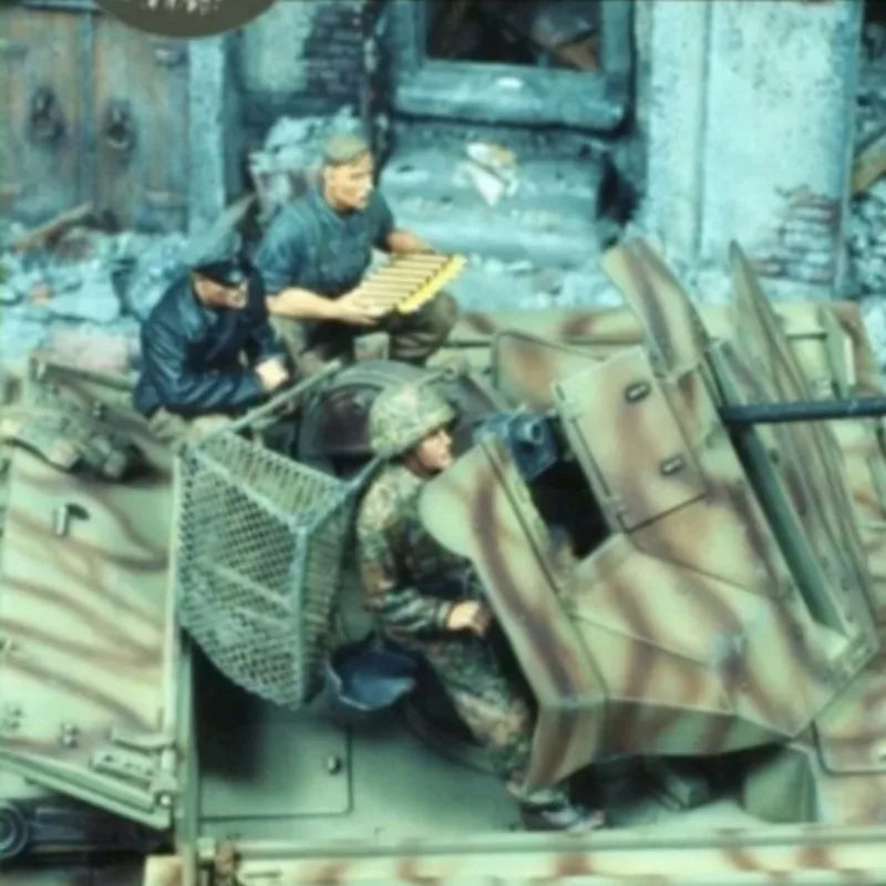 1/35 WWII German Army Officers and Soldiers, 3 Figures, Resin Model Figure Kit, Unassembled and Unpainted
