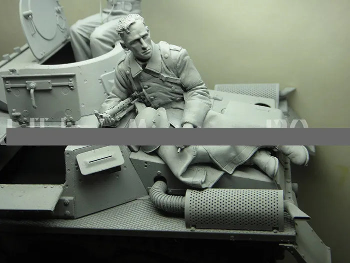 1/16 WWII German Panzer Crew at Action Stations, 4 Figures, Resin Model Figure Kit, Unassembled and Unpainted