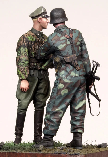 1/35 WWII German Infantry Officers Conversing, 4 Figures, Resin Model Figure Kit, Unassembled and Unpainted