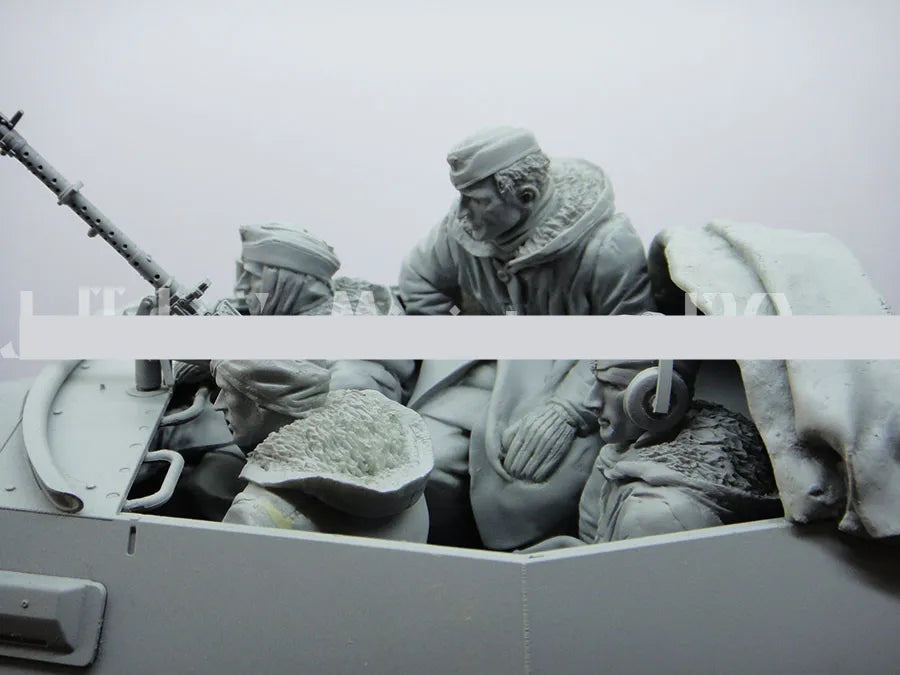 1/16 WWII Vehicle Crew, 4 Figures, Resin Model Diorama Kit, Unassembled and Unpainted