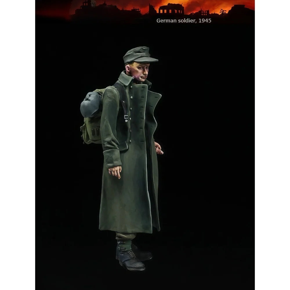 1/35 WWII German Infantry in Greatcoat with Rifle, Resin Model Figure Kit, Unassembled and Unpainted