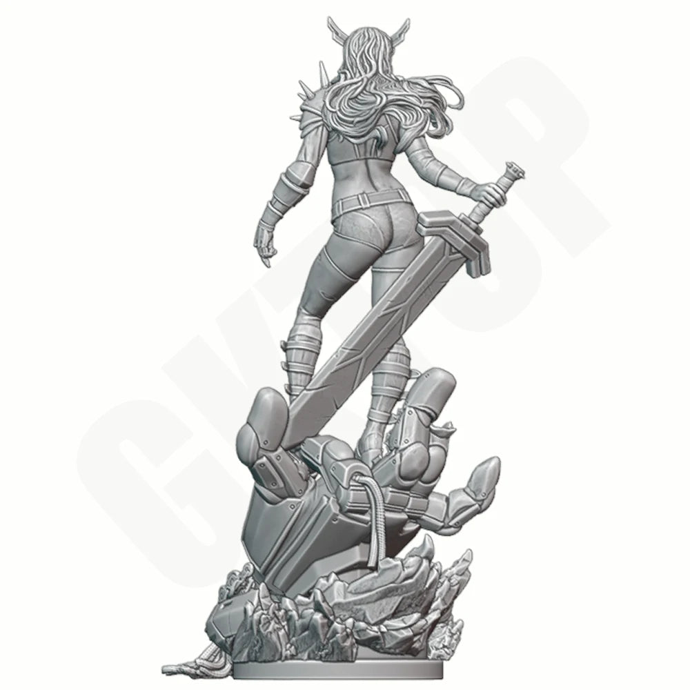 1/24 Horned Demon Warrior Wielding Greatsword, Resin Model Figure Kit, Fantasy Theme, Unassembled and Unpainted
