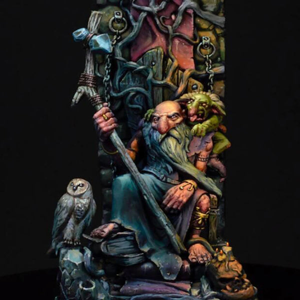 1/24 Bearded Wizard with Owl Familiar, Resin Model Figure Kit, Fantasy Theme, Unassembled and Unpainted