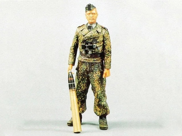 1/16 Modern NATO Soldier in Digital Camouflage, Resin Model Figure Kit, Unassembled and Unpainted