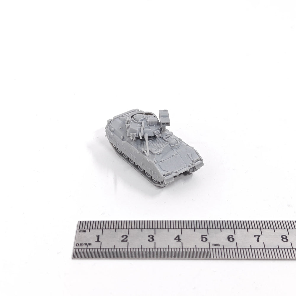 1/144 Cold War US M3A1 Bradley Fighting Vehicle, Resin Model Vehicle Kit, Unassembled and Unpainted