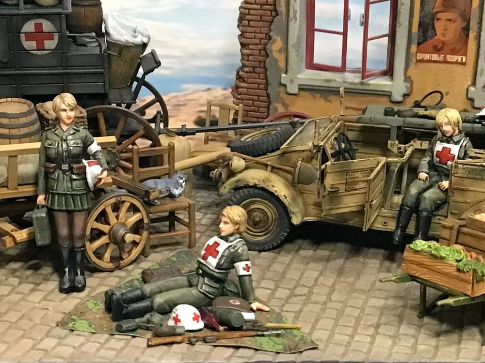 1/35 WWI Female Ambulance Attendant, Resin Model Figure Kit, Unassembled and Unpainted