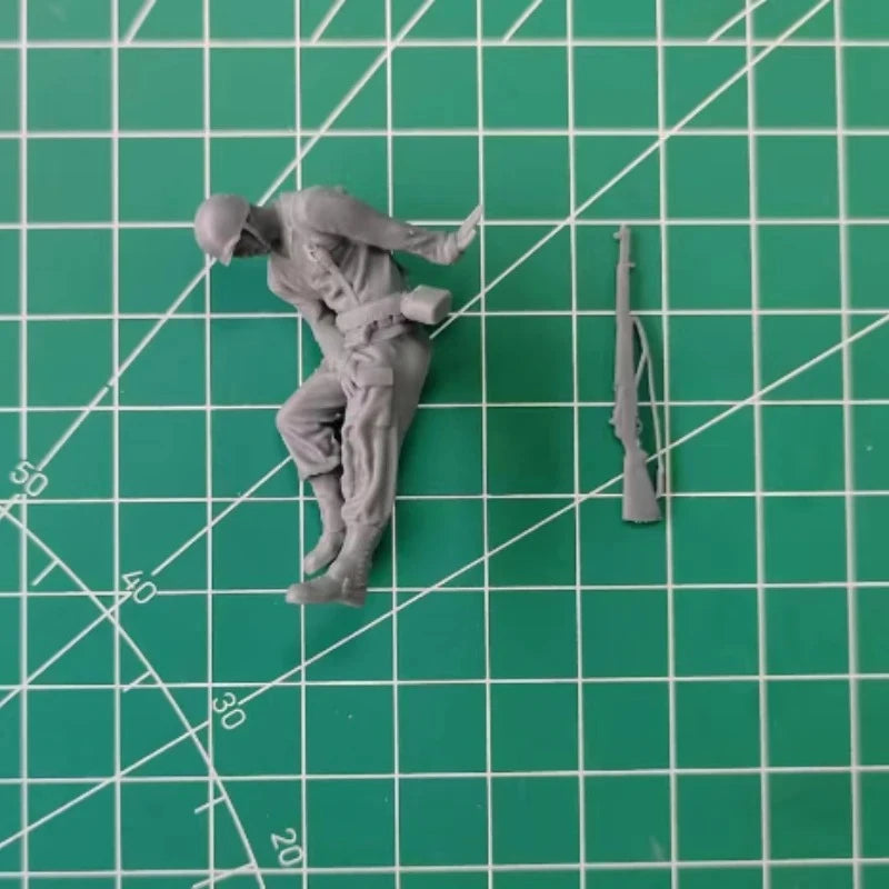 1/35 WWII US Soldier Wounded in Combat, 3 Figures, Resin Model Figure Kit, Unassembled and Unpainted