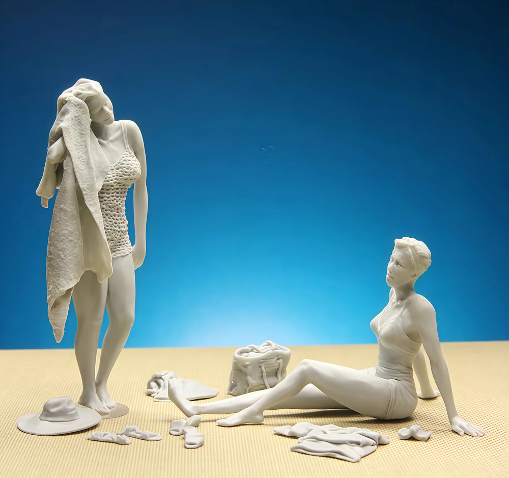 1/35 Pin-up Beach Beauty, 3 Figures, Resin Model Figure Kit, Unassembled and Unpainted