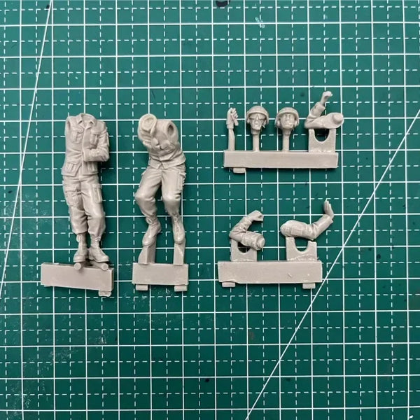1/35 WWII Polish Infantry at Fortified Post, 2 Figures, Resin Model Figure Kit, Unassembled and Unpainted