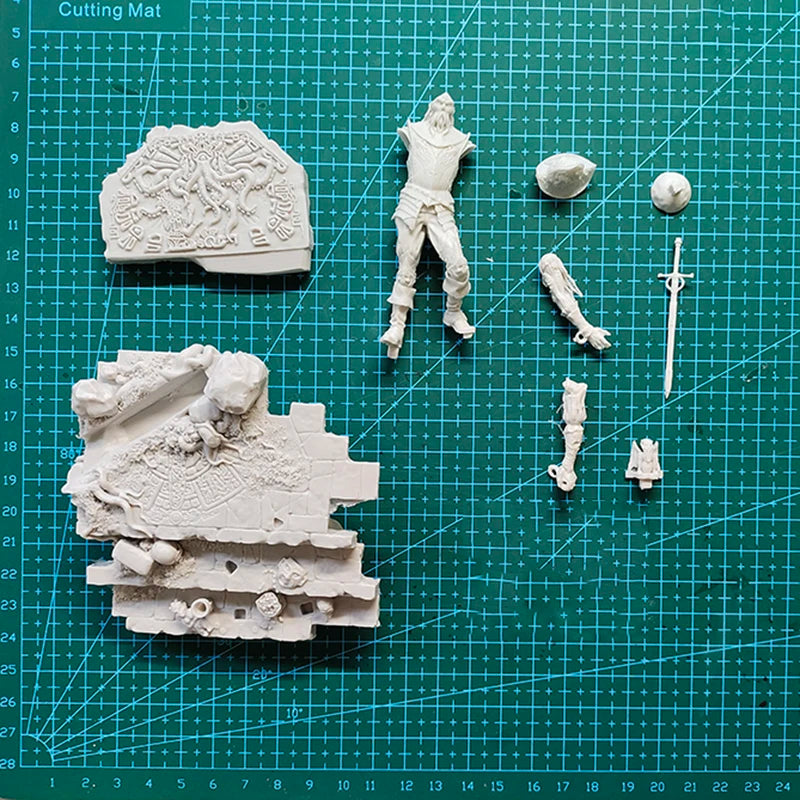 1/24 Medieval Crowned Female Warrior in Ornate Armor, Resin Model Figure Kit, Unassembled and Unpainted