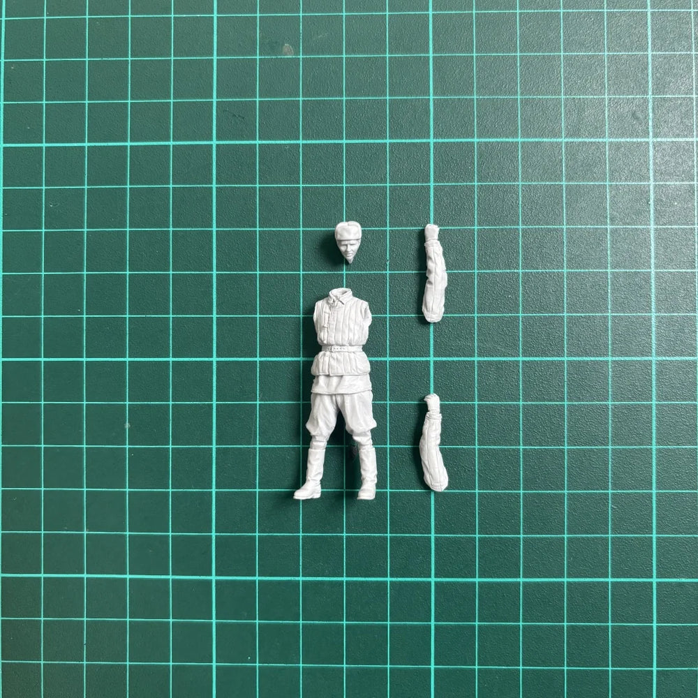 1/35 WWII Soviet Tank Crewman at Ease, Resin Model Figure Kit, Unassembled and Unpainted