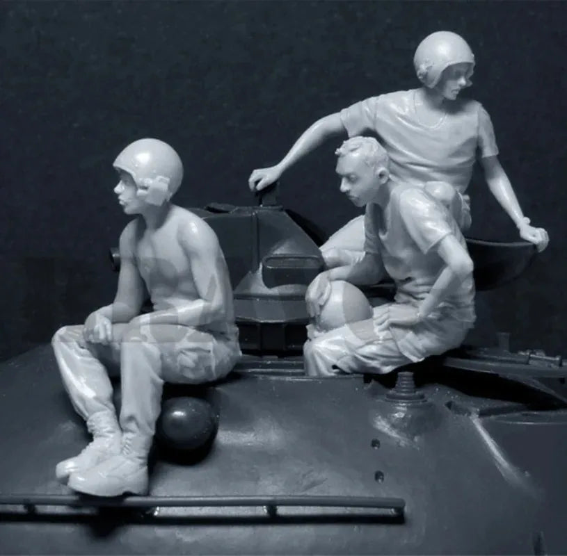 1/35 Vietnam War US Army Troops Shirtless at Rest, 3 Figures, Resin Model Figure Kit, Unassembled and Unpainted