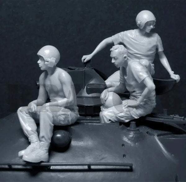 1/35 Vietnam War US Army Troops Shirtless at Rest, 3 Figures, Resin Model Figure Kit, Unassembled and Unpainted
