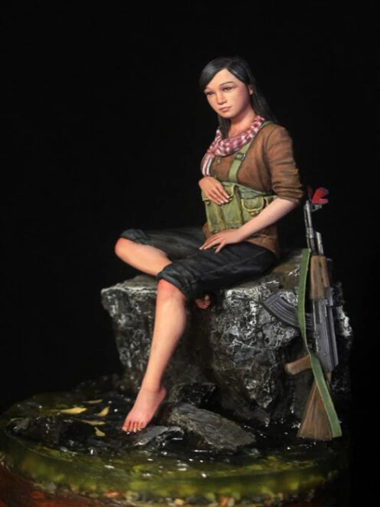 1/16 Modern Female Soldier Resting with Rifle, Resin Model Figure Kit, Unassembled and Unpainted