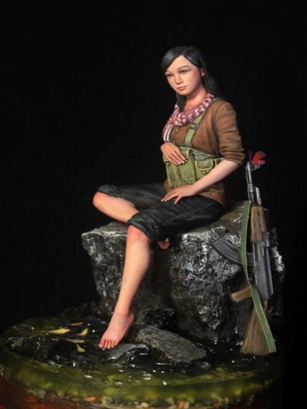 1/16 Modern Female Soldier Resting with Rifle, Resin Model Figure Kit, Unassembled and Unpainted