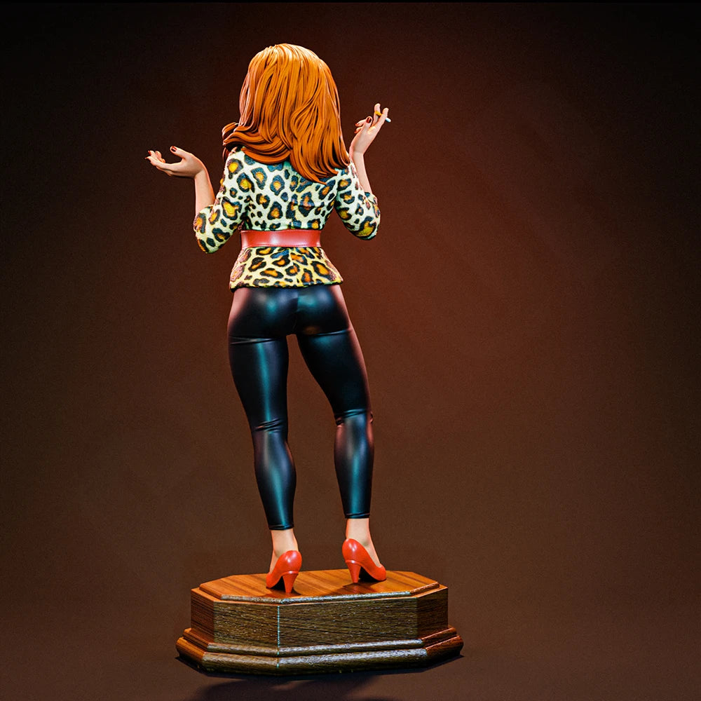 1/24 Retro Woman in Leopard Print, Resin Model Figure Kit, Unassembled and Unpainted