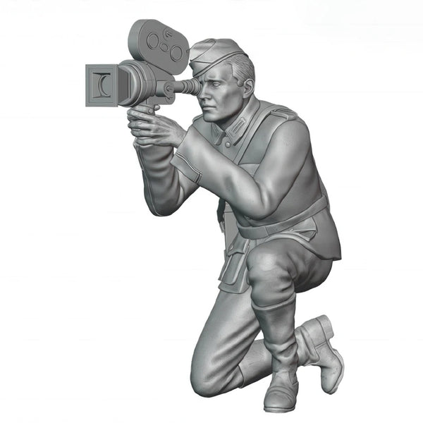 1/35 WWII Combat Photographer Kneeling with Camera, Resin Model Figure Kit, Unassembled and Unpainted