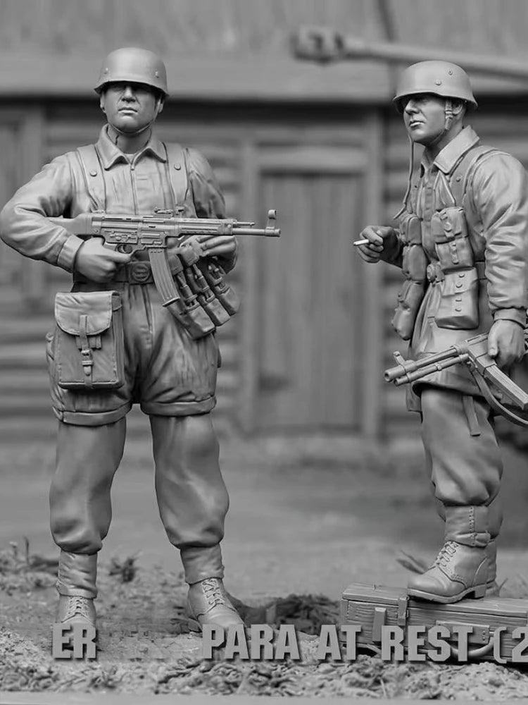 1/35 WWII German MG42 Gunner and Rifleman, 2 Figures, Resin Model Figure Kit, Unassembled and Unpainted