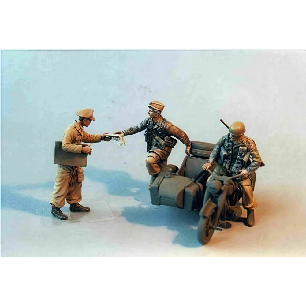 1/35 WWII German Motorcyclists, 3 Figures, Resin Model Figure Kit, Unassembled and Unpainted