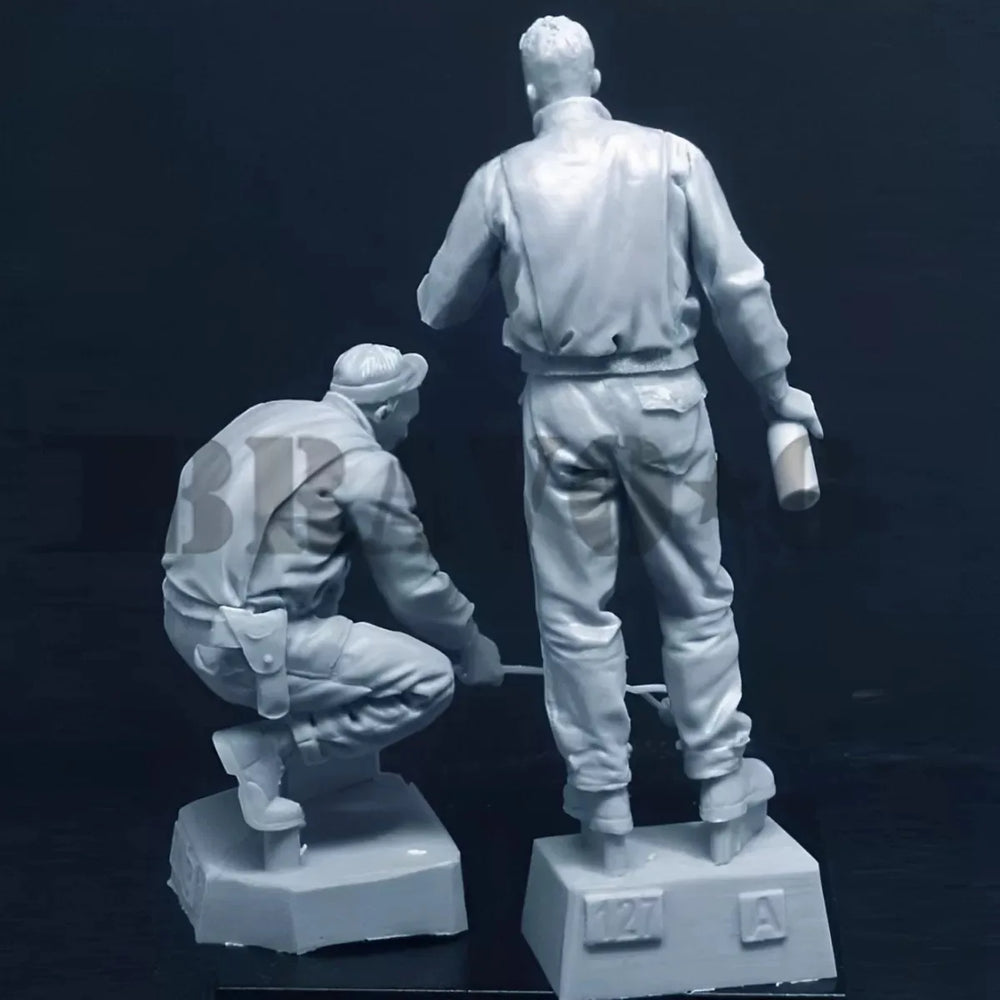1/35 WWII German Infantry Squad in Combat, 2 Figures, Resin Model Figure Kit, Unassembled and Unpainted