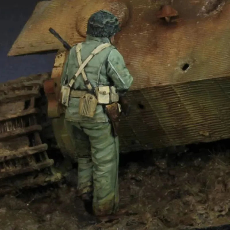 1/35 WWII US Combat Infantryman with M1 Garand, Resin Model Figure Kit, Unassembled and Unpainted