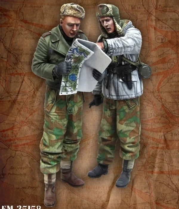1/35 WWII Officers & Soldiers, 2 Figures, Resin Model Figure Kit, Unassembled and Unpainted