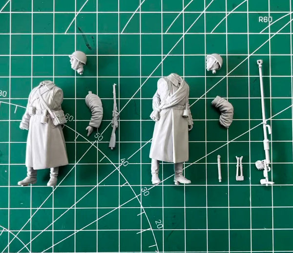 1/35 WWII Soviet Anti-Tank Rifle Team, 2 Figures, Resin Model Figure Kit, Unassembled and Unpainted