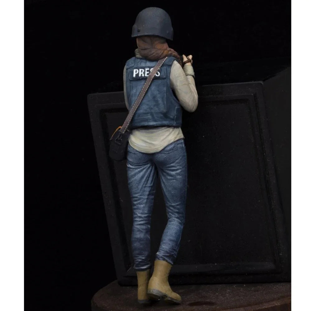 1/16 Modern Tactical Operator in Cream Knit Sweater, Resin Model Figure Kit, Unassembled and Unpainted
