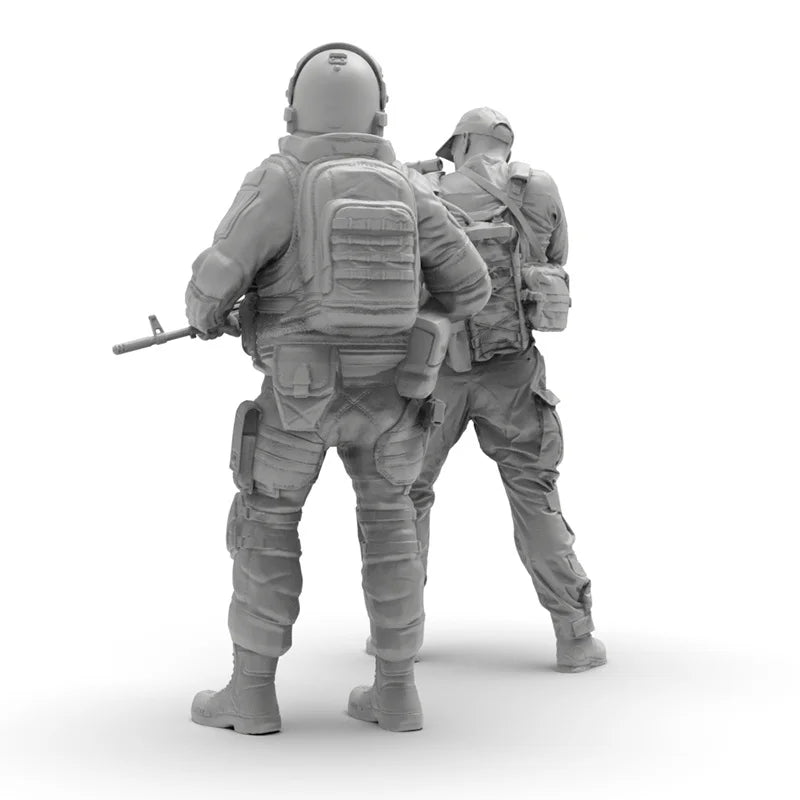1/35 Modern Tactical Operator in Arctic Combat Gear, Resin Model Figure Kit, Unassembled and Unpainted