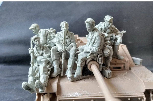 1/35 WWII Soviet Tank Crew, 5 Figures, Resin Model Figure Kit, Unassembled and Unpainted