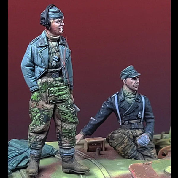 1/35 WWII German Infantry in Splittermuster Camouflage, 2 Figures, Resin Model Figure Kit, Unassembled and Unpainted