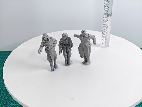 1/35 WWII Soviet Infantry Squad Advancing, 3 Figures, Resin Model Figure Kit, Unassembled and Unpainted