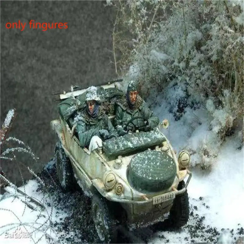 1/35 WWII German Soldiers with Vehicle, 2 Figures, Resin Model Figure Kit, Unassembled and Unpainted