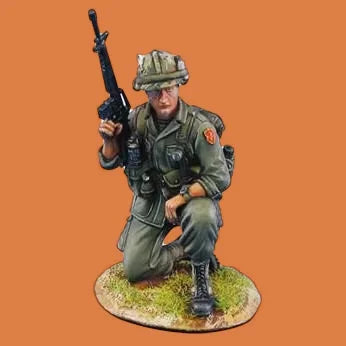 1/35 WWII German Infantry Assaulting with Rifles, 7 Figures, Resin Model Figure Kit, Unassembled and Unpainted
