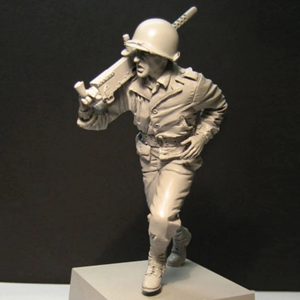 1/16 WWII US Infantryman Charging with Bayonet, Resin Model Figure Kit, Unassembled and Unpainted
