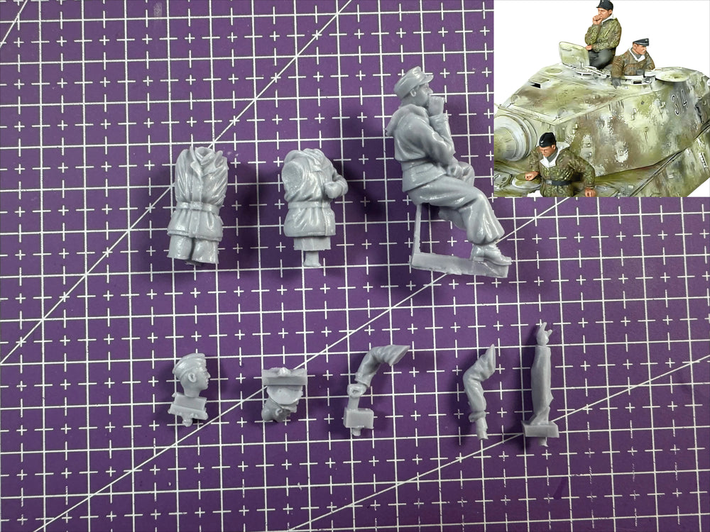 1/35 WWII German Panzer Commander and Crew, 3 Figures, Resin Model Figure Kit, Unassembled and Unpainted