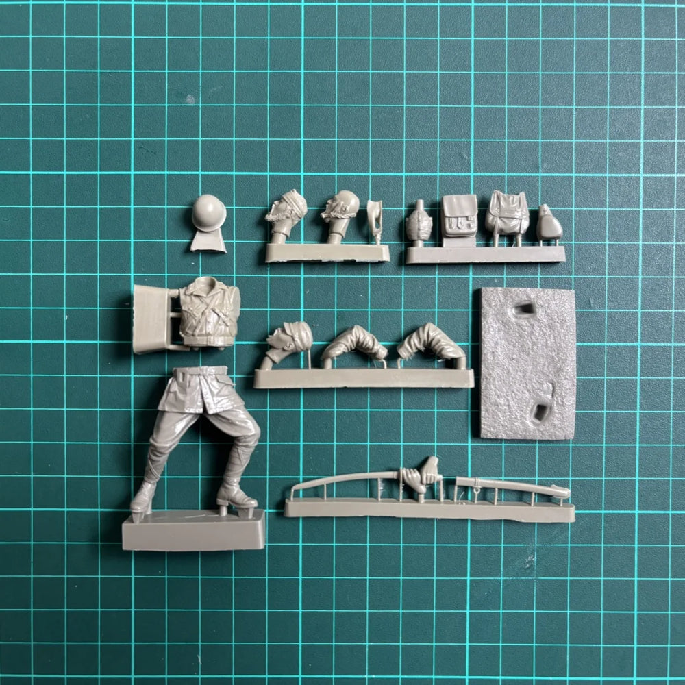 75mm WWII Japanese Army Sergeant, Resin Model Figure Kit, Unassembled and Unpainted