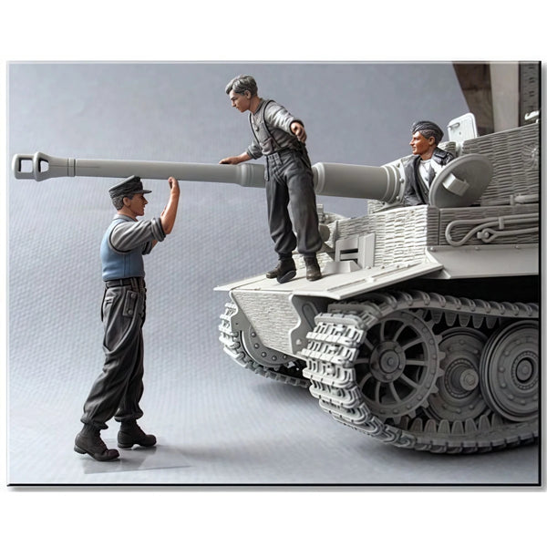 1/35 WWII German Panzer Crew with Signaling, 3 Figures, Resin Model Figure Kit, Unassembled and Unpainted