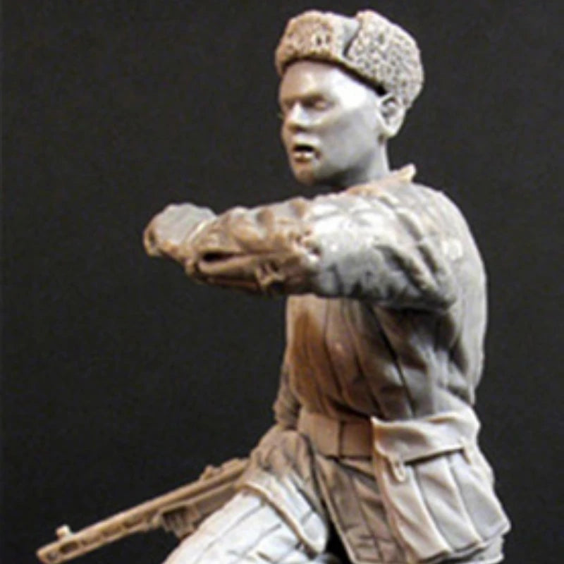 1/35 WWII Soviet Winter Officer & Combat Rifleman, 2 Figures, Resin Model Figure Kit, Unassembled and Unpainted
